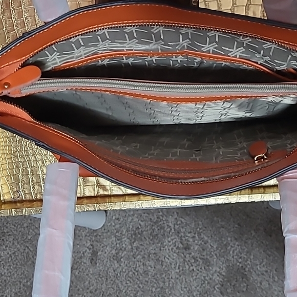 CHERRY CHICK leather, orange  mid size tote - Picture 5 of 8